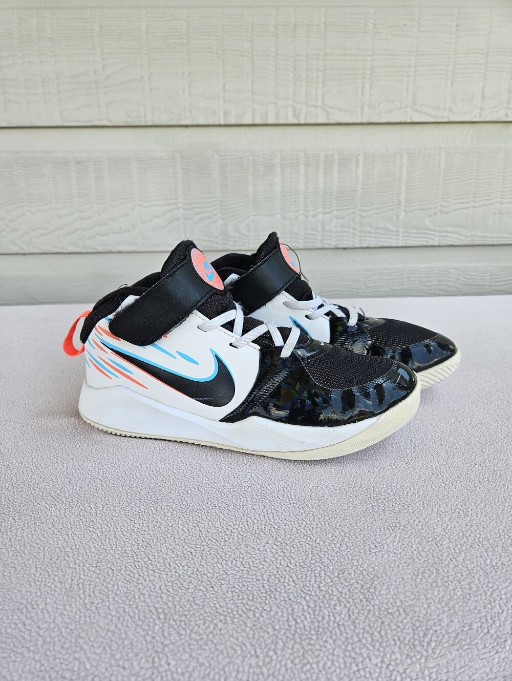 Nike Team Hustle D9 PS Light Sneaker Youth SZ 3Y Hook Loop Black CV8972-001